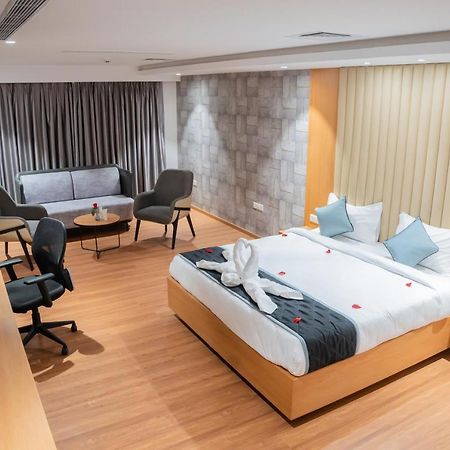 היידראבד Hotel Tulips Grand מראה חיצוני תמונה