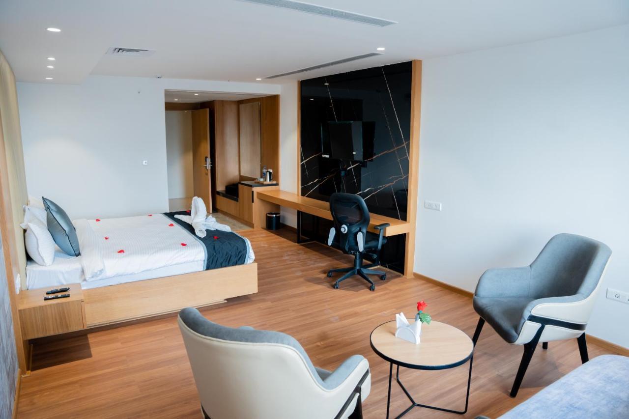 היידראבד Hotel Tulips Grand מראה חיצוני תמונה
