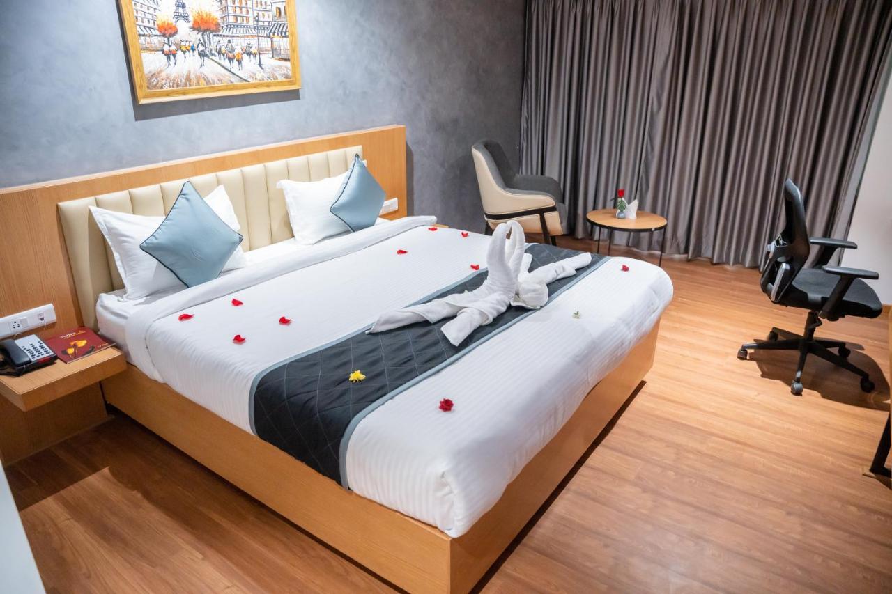 היידראבד Hotel Tulips Grand מראה חיצוני תמונה