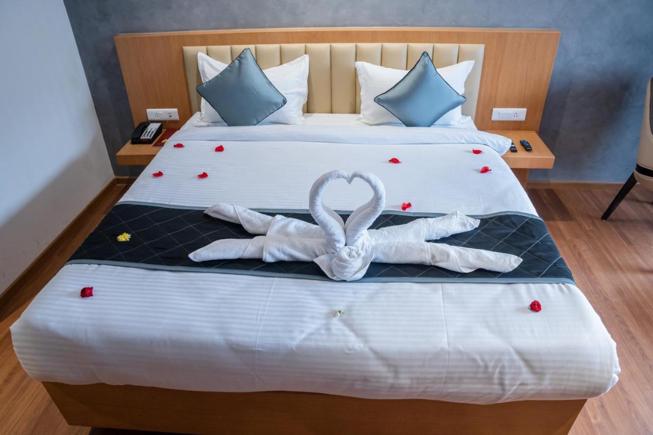 היידראבד Hotel Tulips Grand מראה חיצוני תמונה