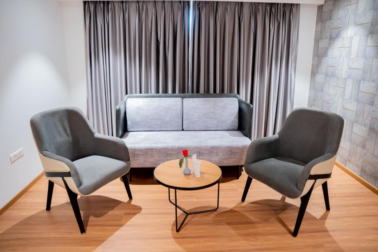 היידראבד Hotel Tulips Grand מראה חיצוני תמונה
