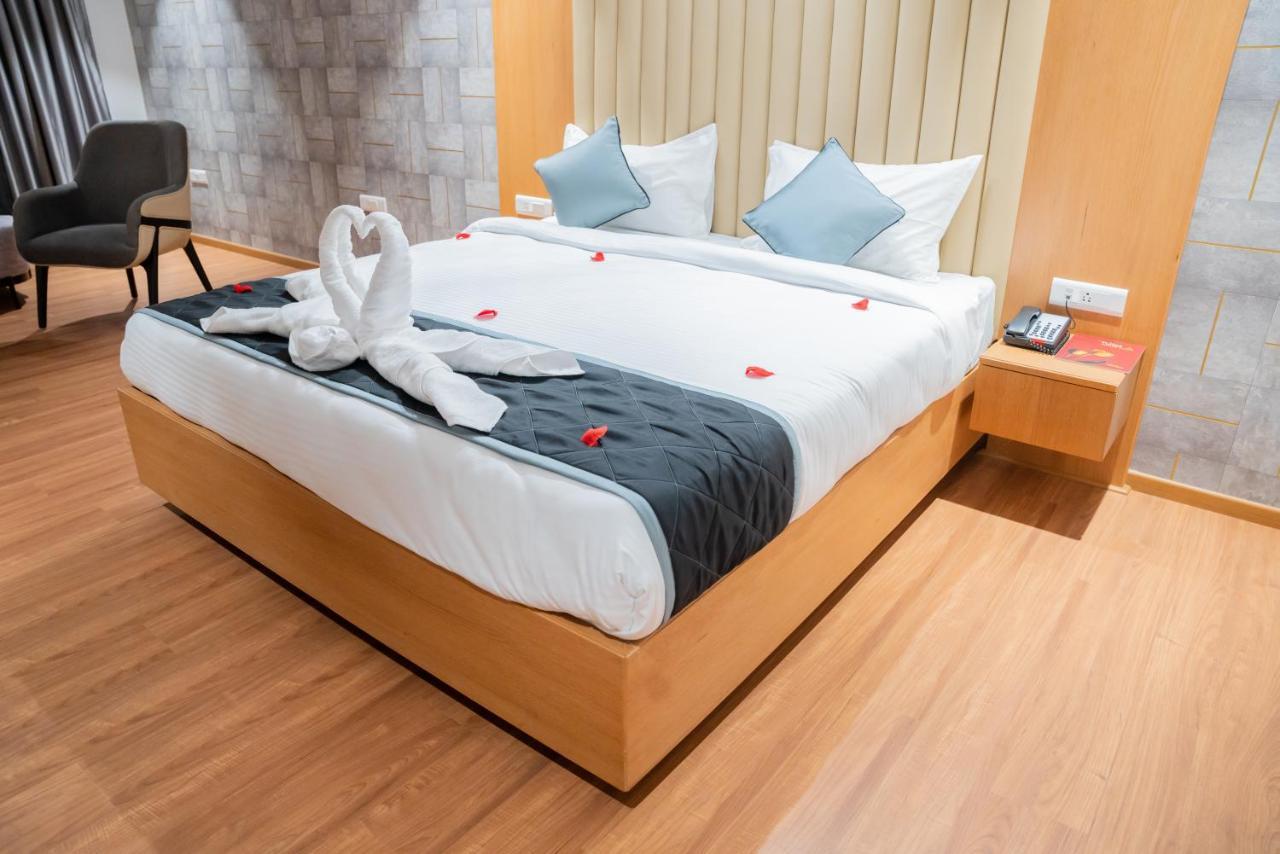היידראבד Hotel Tulips Grand מראה חיצוני תמונה